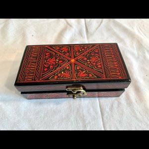 VINTAGE PAINTED LACQUER TRINKET BOX